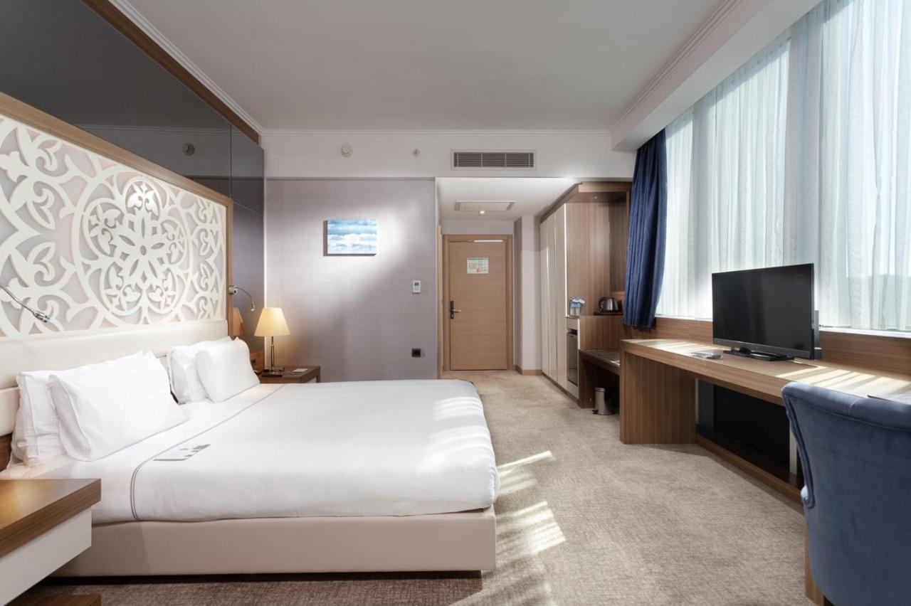 Downtown Ankara Hotel Eksteriør billede A room at the hotel