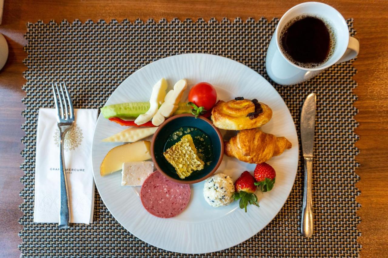 Downtown Ankara Hotel Eksteriør billede A traditional Turkish breakfast