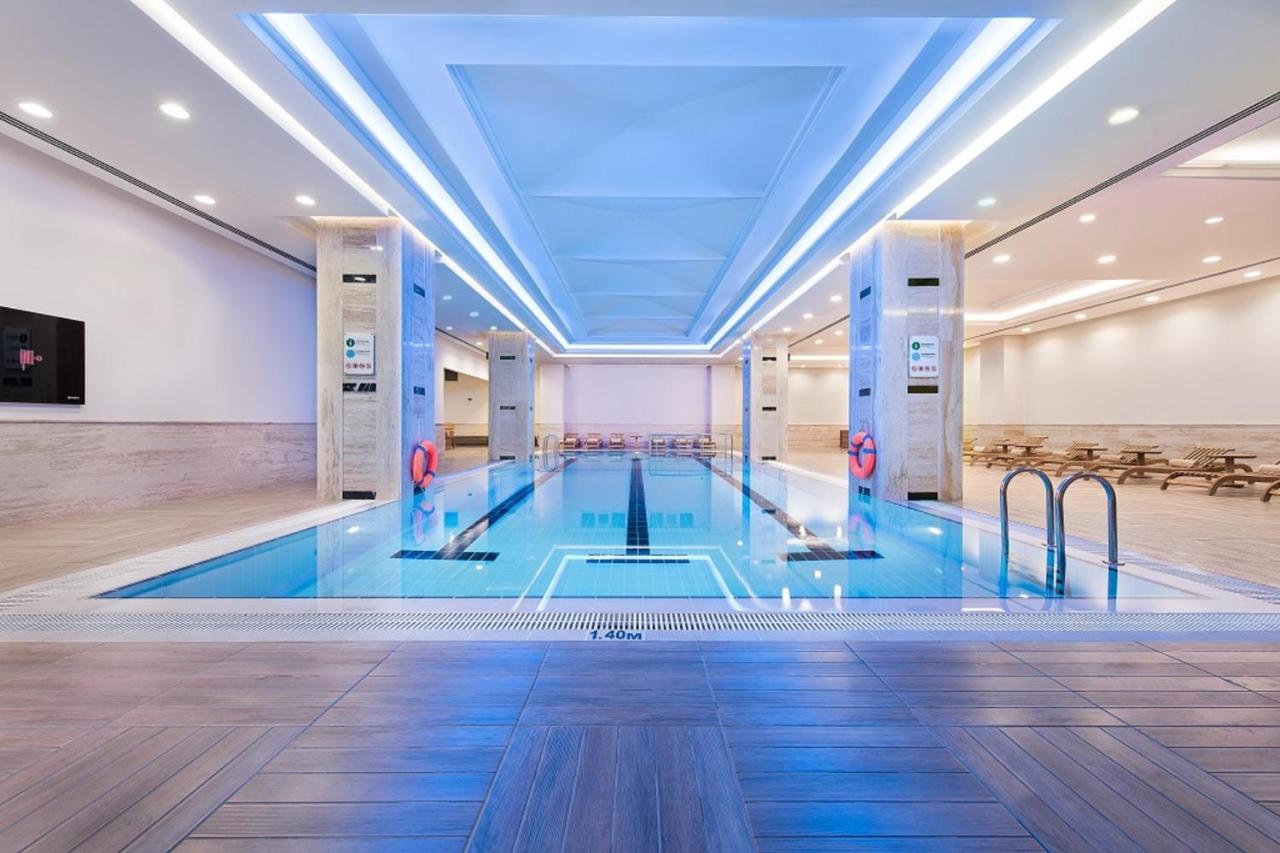 Downtown Ankara Hotel Eksteriør billede The swimming pool at the hotel