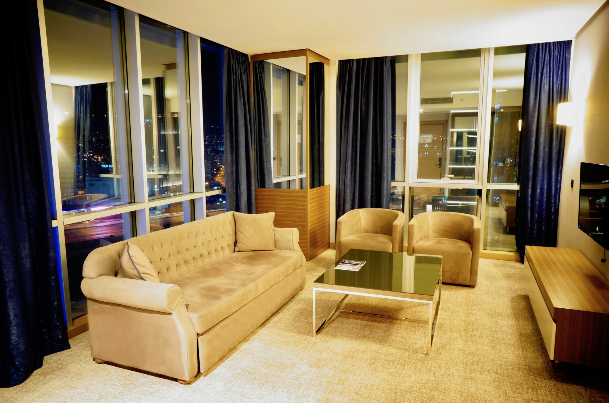 Downtown Ankara Hotel Eksteriør billede A suite at the Mandarin Oriental, Hong Kong