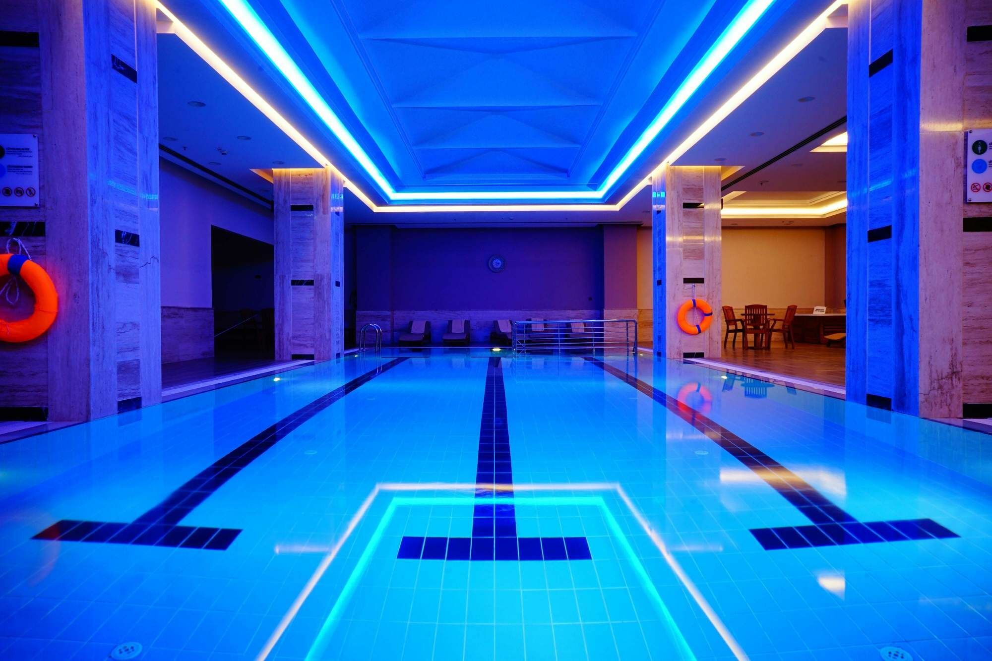 Downtown Ankara Hotel Eksteriør billede The pool at the hotel